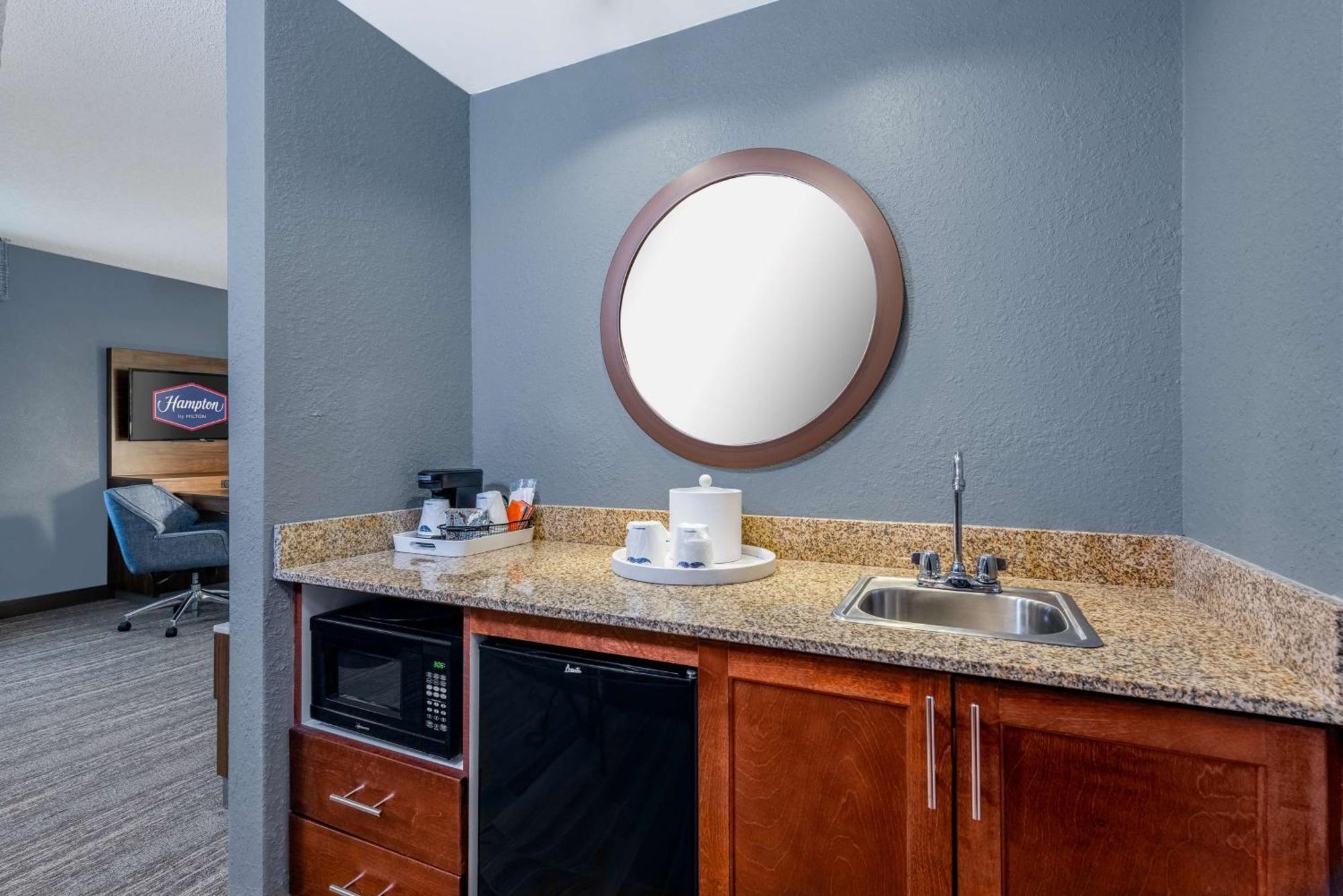 Hampton Inn & Suites Хопкинсвилл Экстерьер фото
