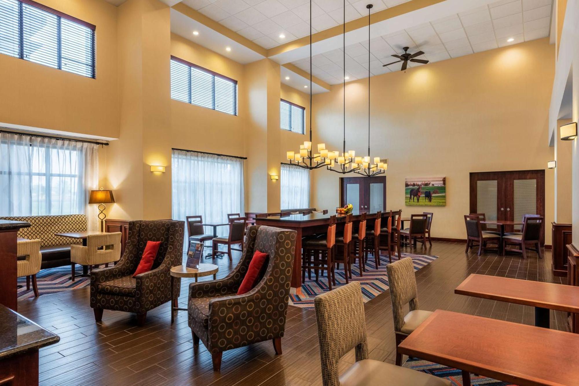 Hampton Inn & Suites Хопкинсвилл Экстерьер фото